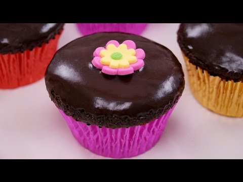 Chocolate Cupcakes Recipe with Chocolate Ganache Frosting: How To: Dishin With Di  # 156