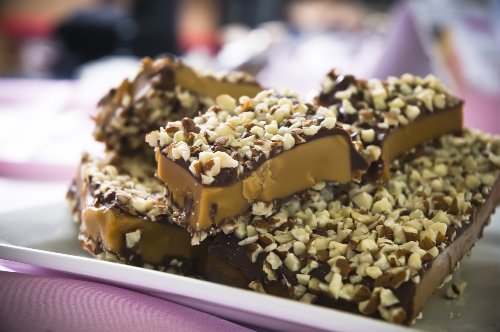 Aunt Mae’s Sweet Tooth English Toffee 8 oz Mike Chocolate with Almonds